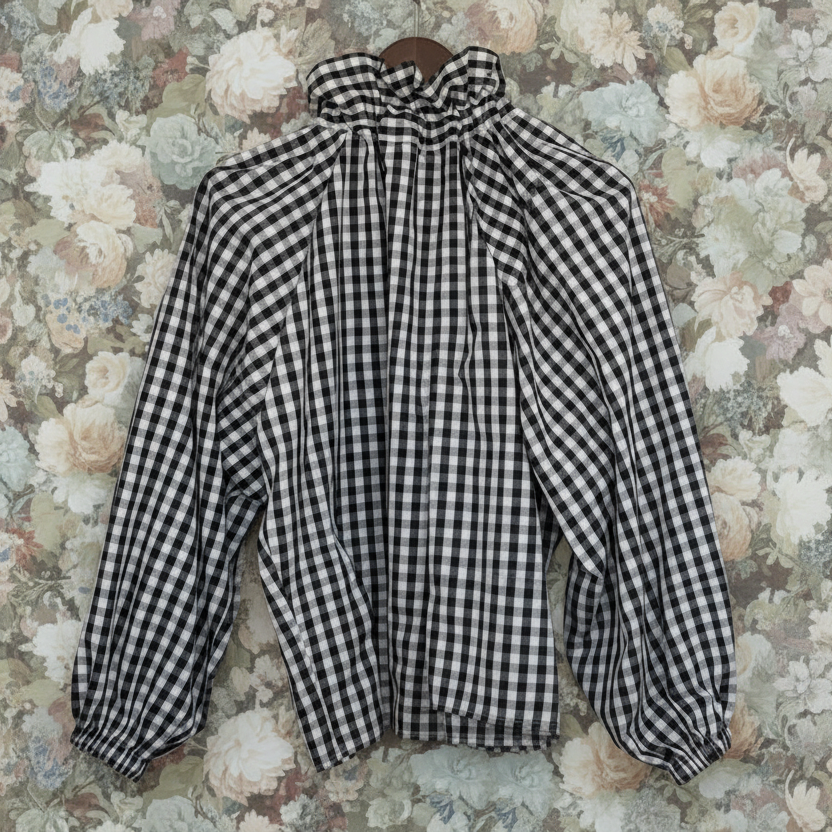 Gingham Blouse Back – Floral Wallpaper