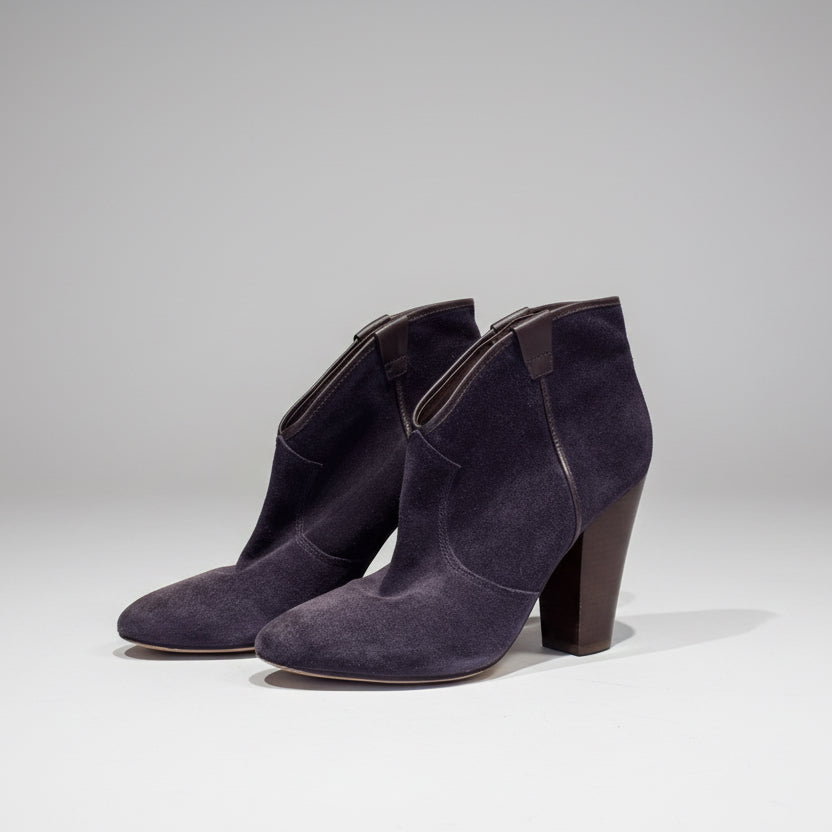 Navy suede heeled boot